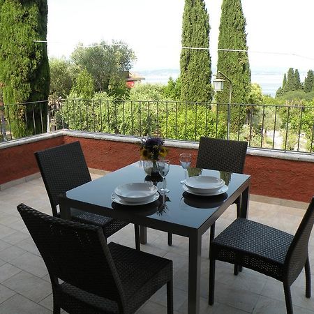 Villa Paradiso Apartment Сірміоне Екстер'єр фото