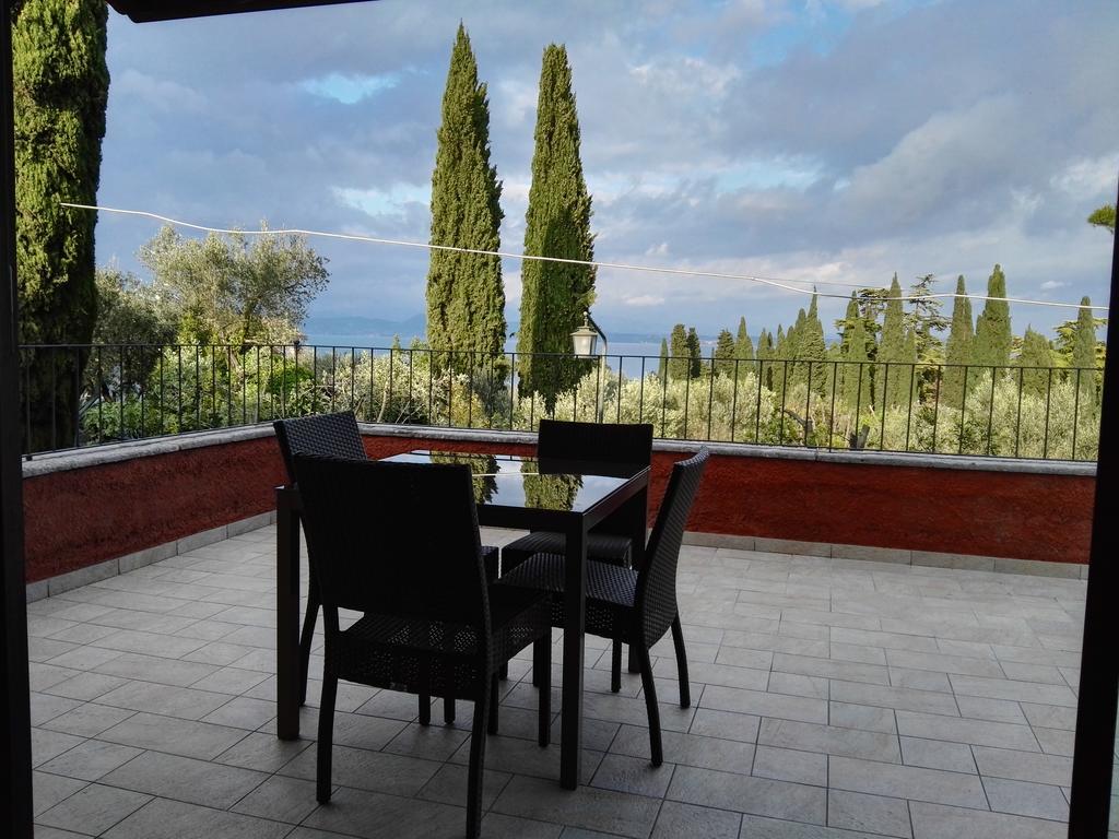 Villa Paradiso Apartment Сірміоне Екстер'єр фото